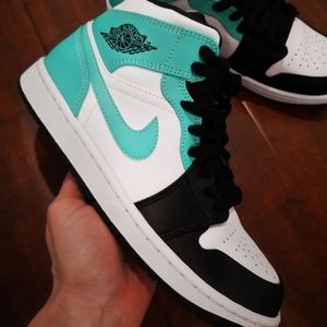 Jordan 1 Mid Tropical Twist Igloo